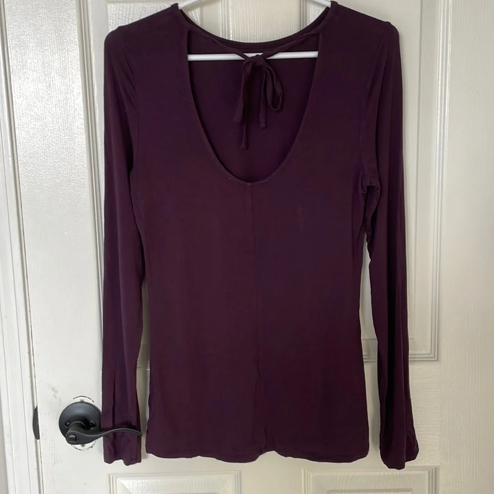 Aritzia babaton Keyhole back long sleeve shirt - Picture 2 of 3